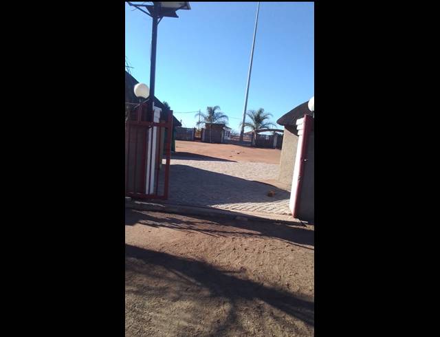 1,078M² BUSINESS FOR SALE IN LETHLABILE